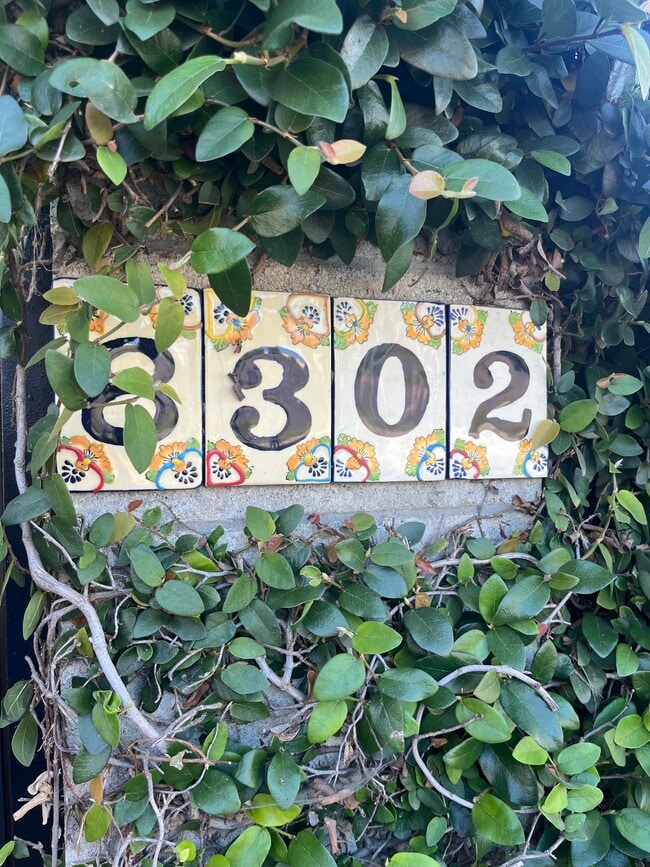 8302 S Sepulveda Blvd in Los Angeles, CA - Building Photo - Building Photo