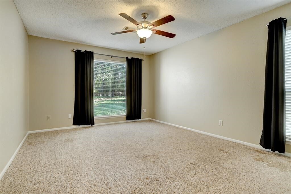 11126 Twain Dr in Montgomery, TX - Building Photo