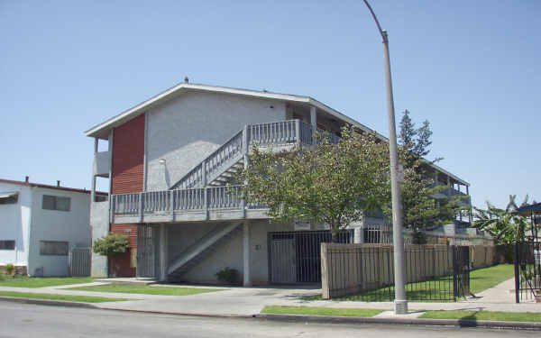 1131 Raymond Ave in Long Beach, CA - Foto de edificio - Building Photo