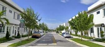 6667 NW 102nd Path in Doral, FL - Building Photo