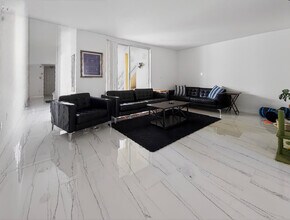 8401 W Sample Rd in Coral Springs, FL - Building Photo - Building Photo