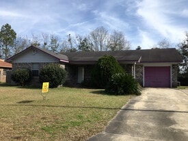 1462 Fritts Ct in Hinesville, GA - Building Photo