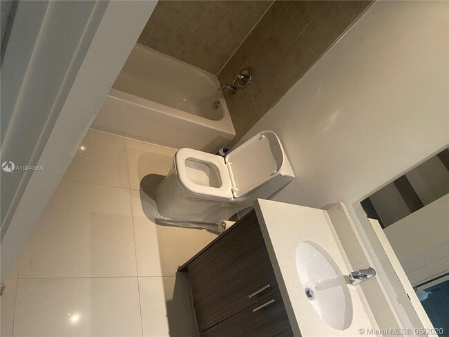 4561 W McNab Rd-Unit -15 in Pompano Beach, FL - Building Photo - Building Photo