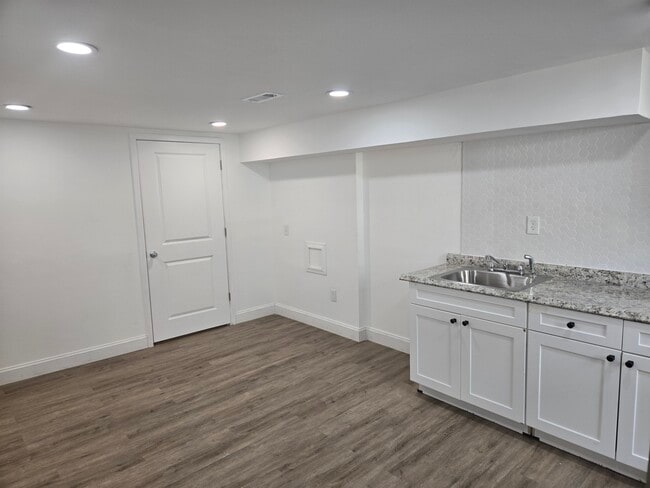 909 Fairview Ave, Unit Basement in Takoma Park, MD - Foto de edificio - Building Photo