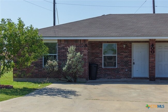 400 Justin Ln in Harker Heights, TX - Foto de edificio - Building Photo