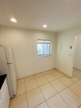 724 NE 4th St in Hallandale Beach, FL - Building Photo - Building Photo