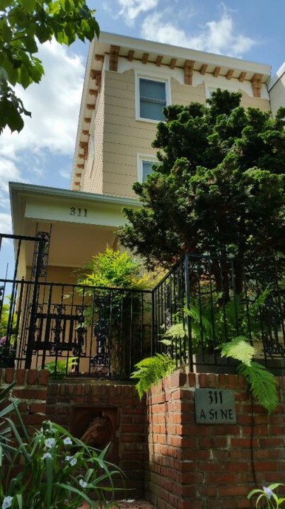 311 A St NE in Washington, DC - Building Photo