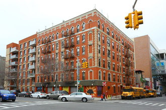 320-322 Pleasant Ave in New York, NY - Building Photo - Building Photo