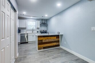 902 Clark St in Greenville, TX - Building Photo - Building Photo