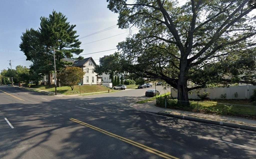 407 Newport Ave in Quincy, MA - Building Photo
