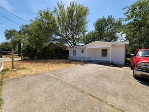 907 N Wood St in Denton, TX - Building Photo - Building Photo