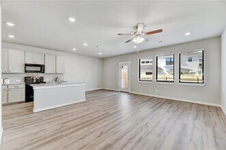 252 Fieldwood Dr in Mustang Ridge, TX - Building Photo - Building Photo