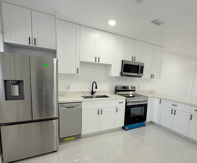 209 NW 10th St, Unit 4