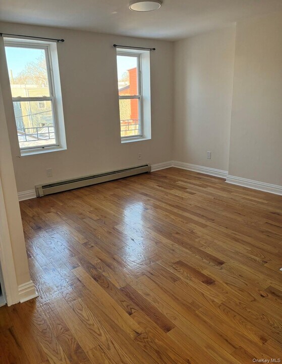 740 Shepherd Ave in Brooklyn, NY - Building Photo