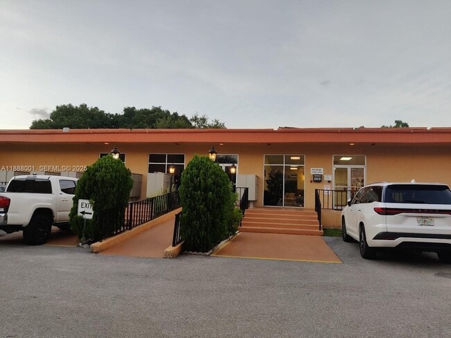 4384 NW 9th Ave in Pompano Beach, FL - Foto de edificio - Building Photo