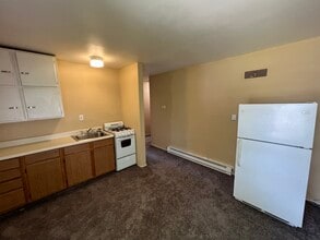 201 N Lincoln Ave, Unit 3 in Alexandria, IN - Foto de edificio - Building Photo