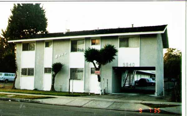 5940 LIVE OAK ST in Bell, CA - Building Photo