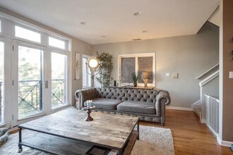 907 S Miller St in Chicago, IL - Building Photo - Building Photo
