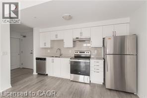 195 Commonwealth St in Kitchener, ON - Building Photo - Building Photo