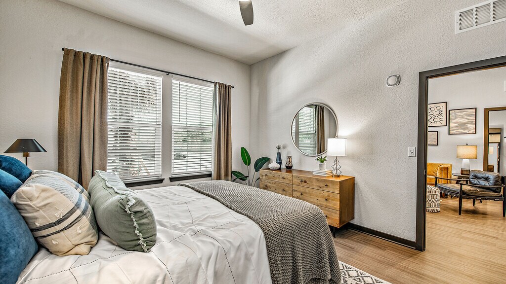 Cortland Santos Flats Apartments in Tampa, FL