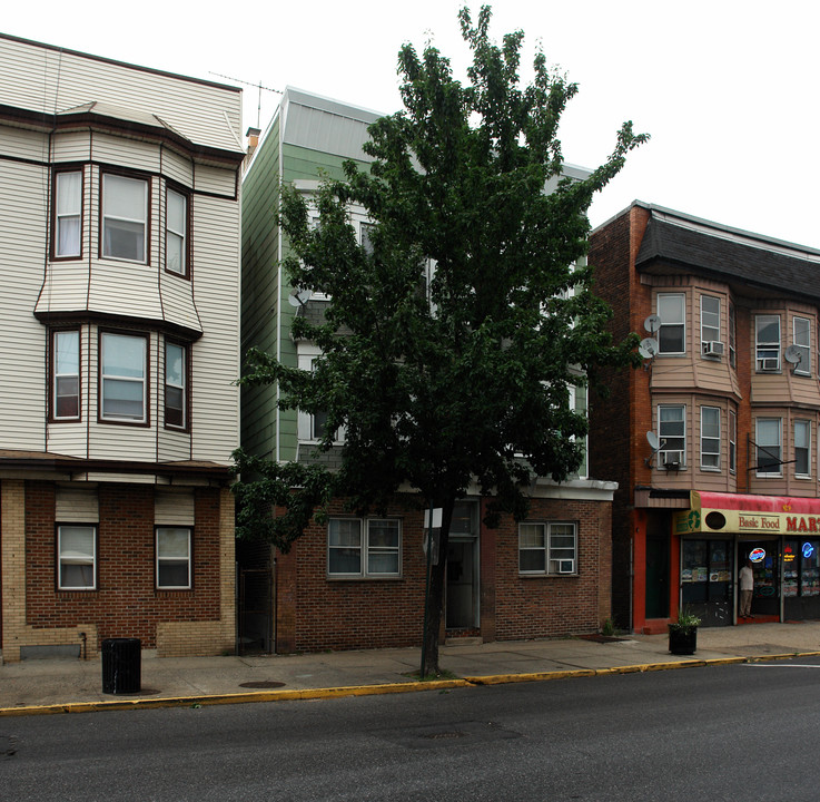 760 Harrison Ave in Harrison, NJ - Foto de edificio