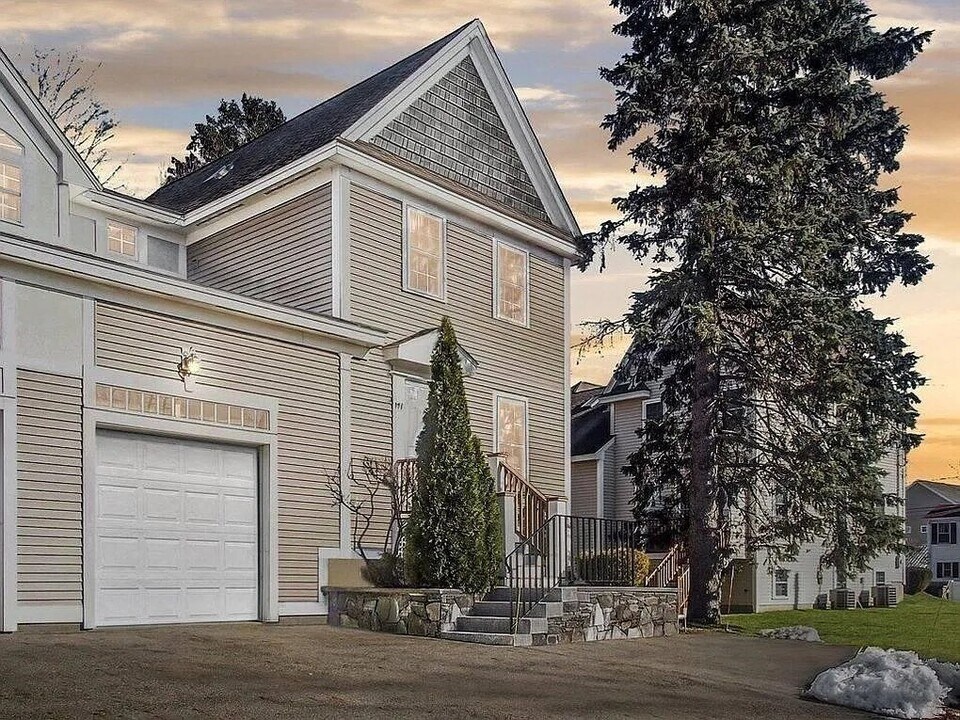 171 N Main St in Natick, MA - Building Photo