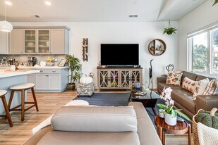 578 Kelly Ave in Half Moon Bay, CA - Building Photo