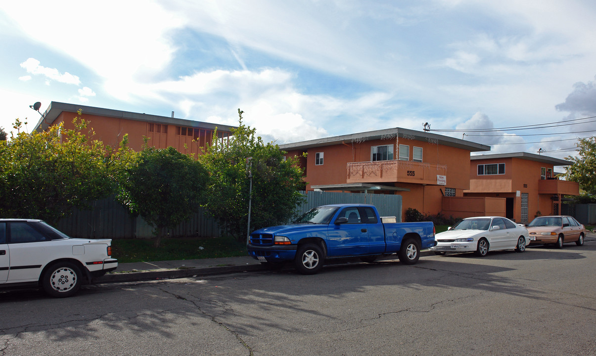 Bay Port Apartments in San Rafael, CA - Building Photo