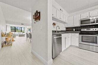 6061 Balboa Cir in Boca Raton, FL - Building Photo - Building Photo