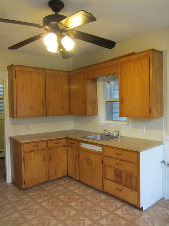 86 Bacon St in Biddeford, ME - Building Photo