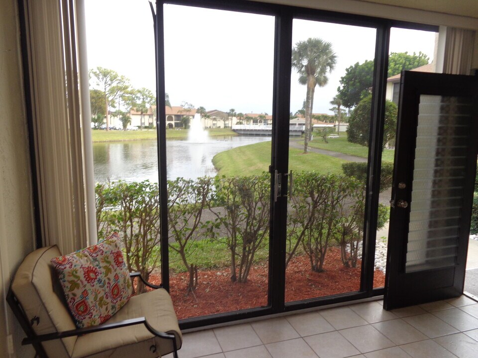 5931 Whispering Pine Way in Greenacres, FL - Building Photo