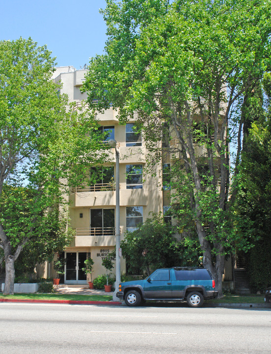 8915 Burton Way in Los Angeles, CA - Foto de edificio