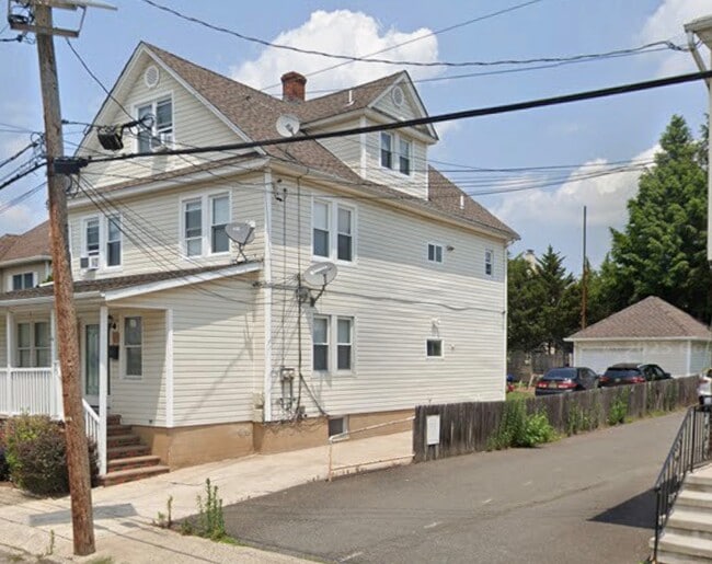 159 S 4th Ave, Unit Floor 2 in Manville, NJ - Foto de edificio - Building Photo