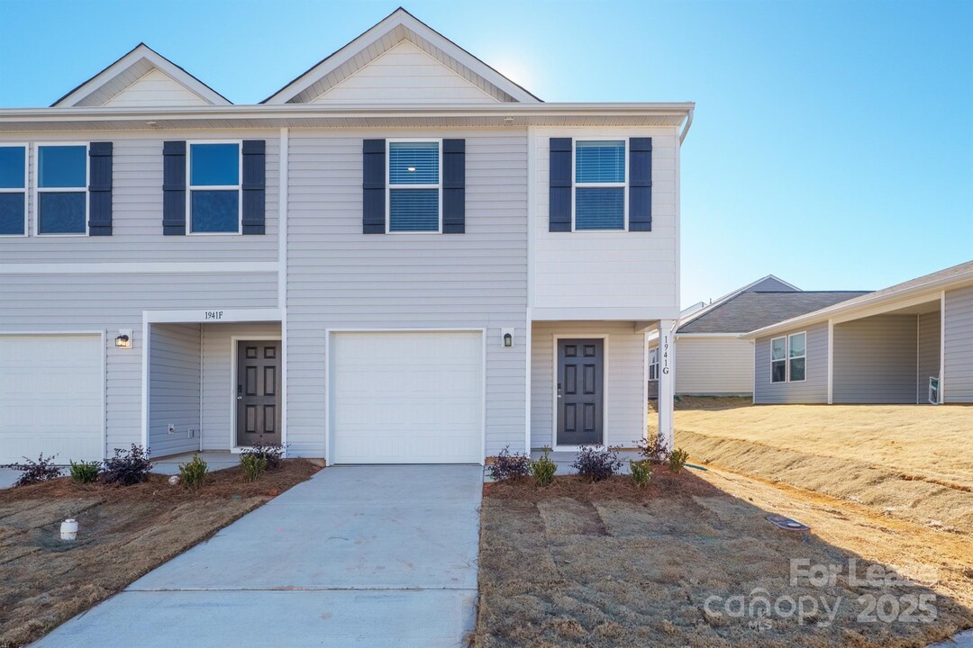 1941 Tranquility Cir in Newton, NC - Building Photo