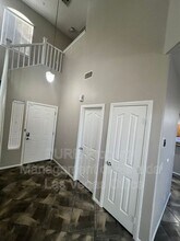 7204 Glen Shire Ct in Las Vegas, NV - Building Photo - Building Photo