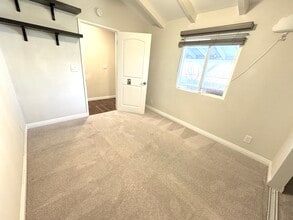 10202 Jardine Ave in Sunland, CA - Foto de edificio - Building Photo