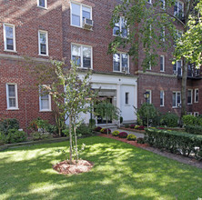 Winthrop Apartments in Forest Hills, NY - Building Photo - Building Photo