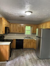 1001 Caroline Dr in Oak Grove, KY - Foto de edificio - Building Photo