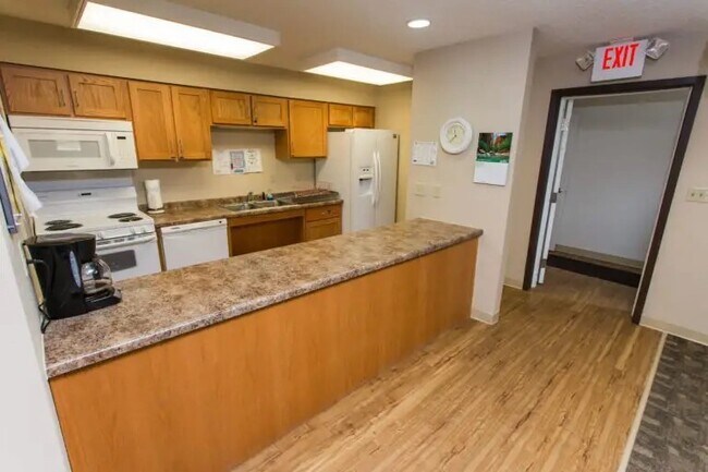 1043 Enterprise Ave in Dickinson, ND - Building Photo - Building Photo