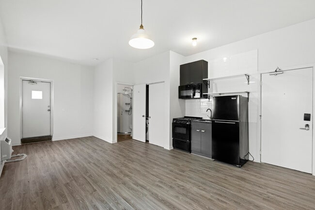 1136 W Wilson Ave, Unit 207 in Chicago, IL - Building Photo - Building Photo