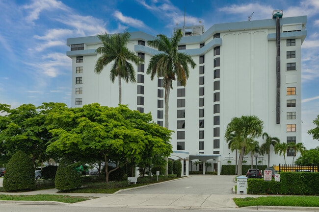 Portofino South Condominiums in West Palm Beach, FL - Foto de edificio - Building Photo