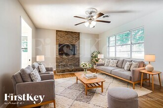 5562 Hood St in Lula, GA - Foto de edificio - Building Photo