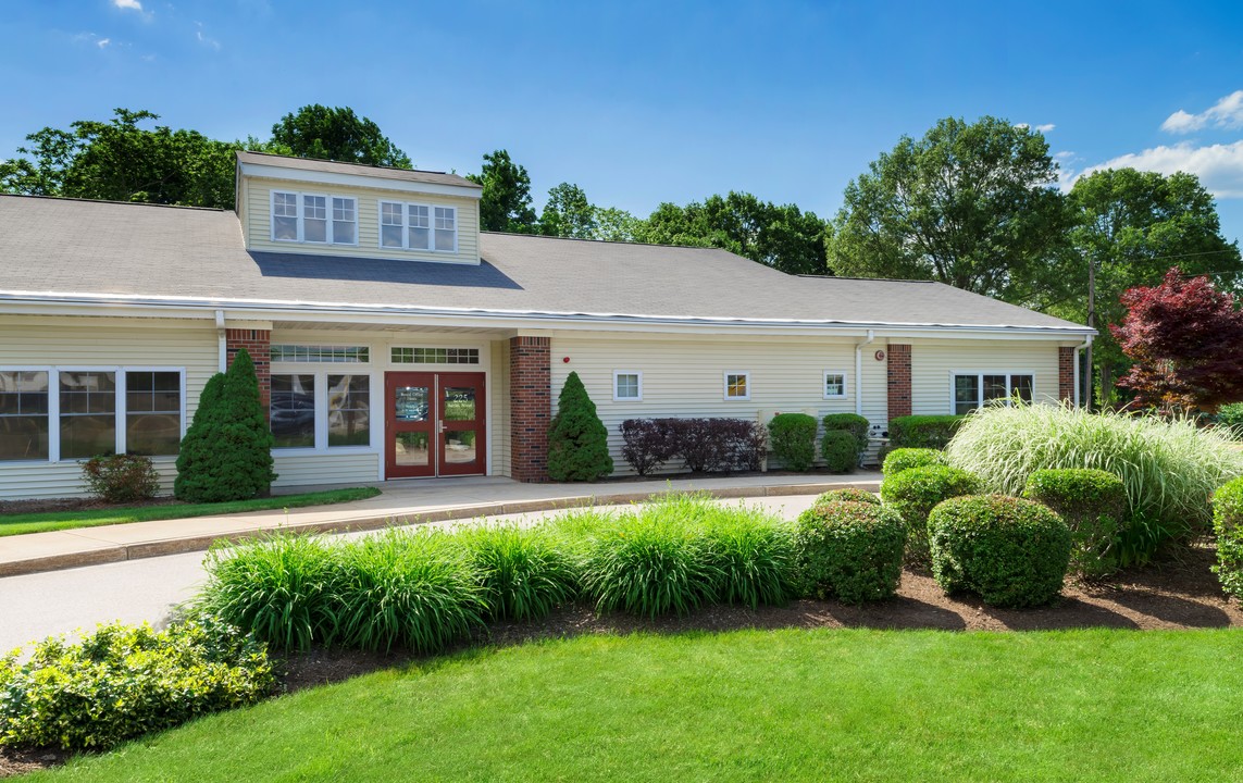 Greenwoods in Brockton, MA - Foto de edificio