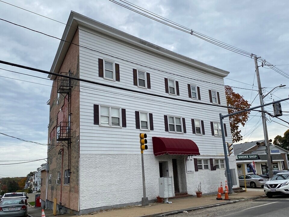 911-917 N Main St in Brockton, MA - Foto de edificio