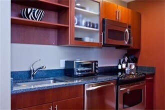 150 Cambridge St, Unit A307 in Cambridge, MA - Foto de edificio - Building Photo