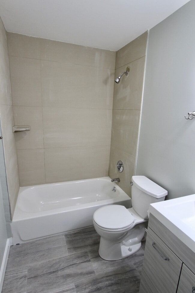 94 E Cottage St, Unit 2 in Boston, MA - Building Photo - Building Photo