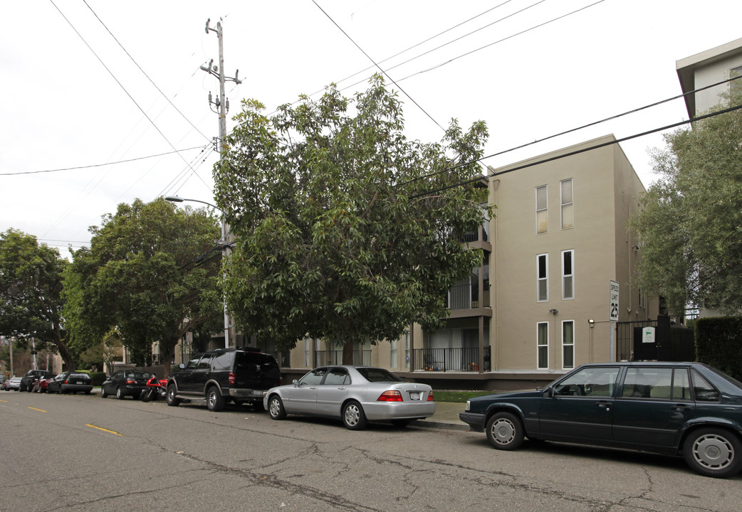 425 Orange St in Oakland, CA - Building Photo