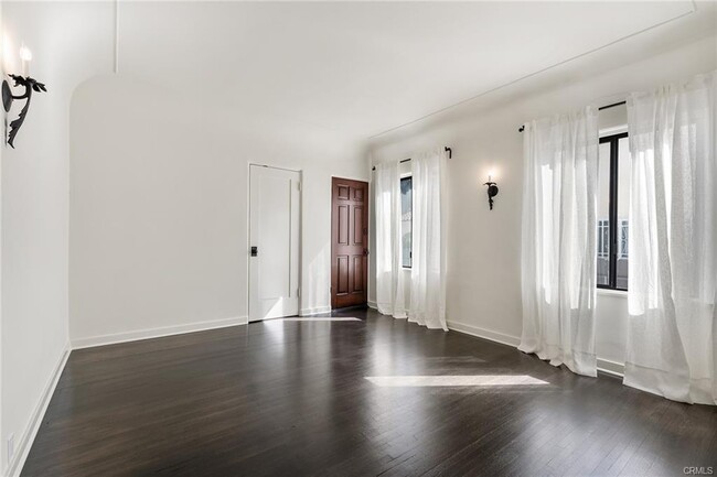 1149 Hi Point St in Los Angeles, CA - Building Photo - Building Photo