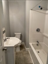 1115 Oliver St, Unit A in North Tonawanda, NY - Foto de edificio - Building Photo