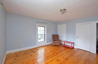 706 W Kalamazoo Ave, Unit 2 in Kalamazoo, MI - Building Photo - Building Photo